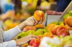 choosing groceries